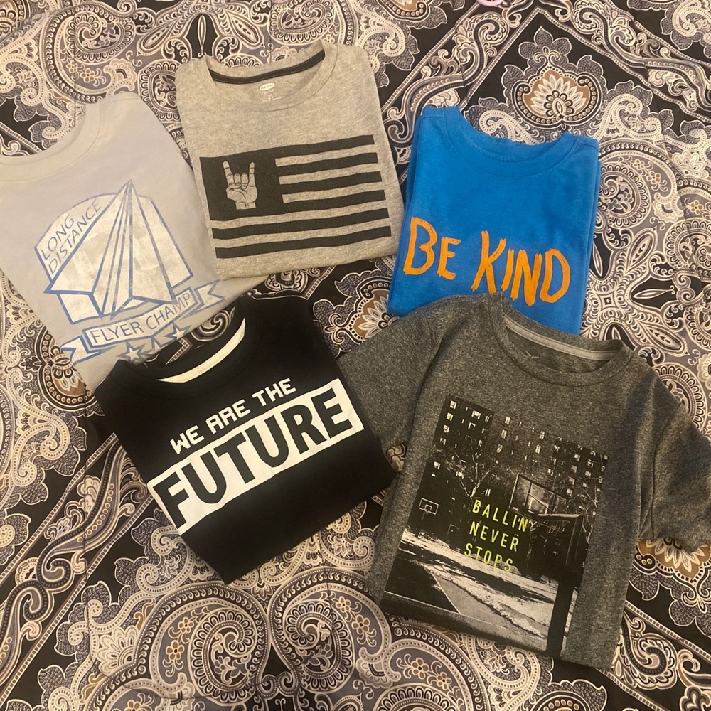 EUC BUNDLE SALE!! Boys size small t-shirts, 5 in total for one small price! 💙